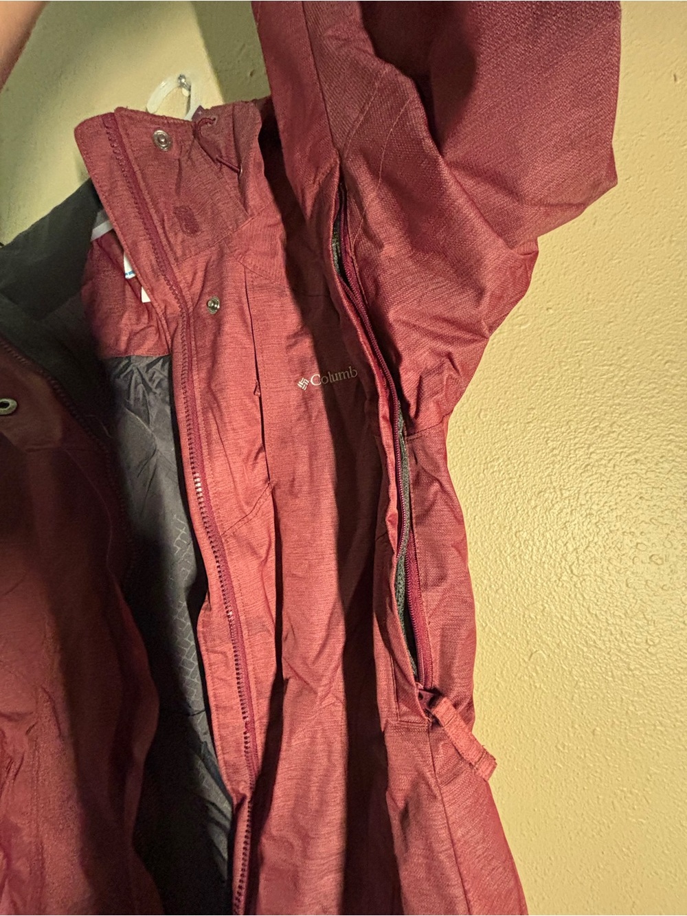 Columbia Rain Jacket in Maroon | Women’s XS, excellent condition - Picture 8 of 9